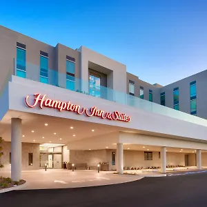https://hampton-inn-suites-anaheim-resort-convention-center.topanaheimhotels.com