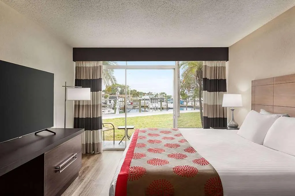Ramada By Wyndham Sarasota Waterfront Otel