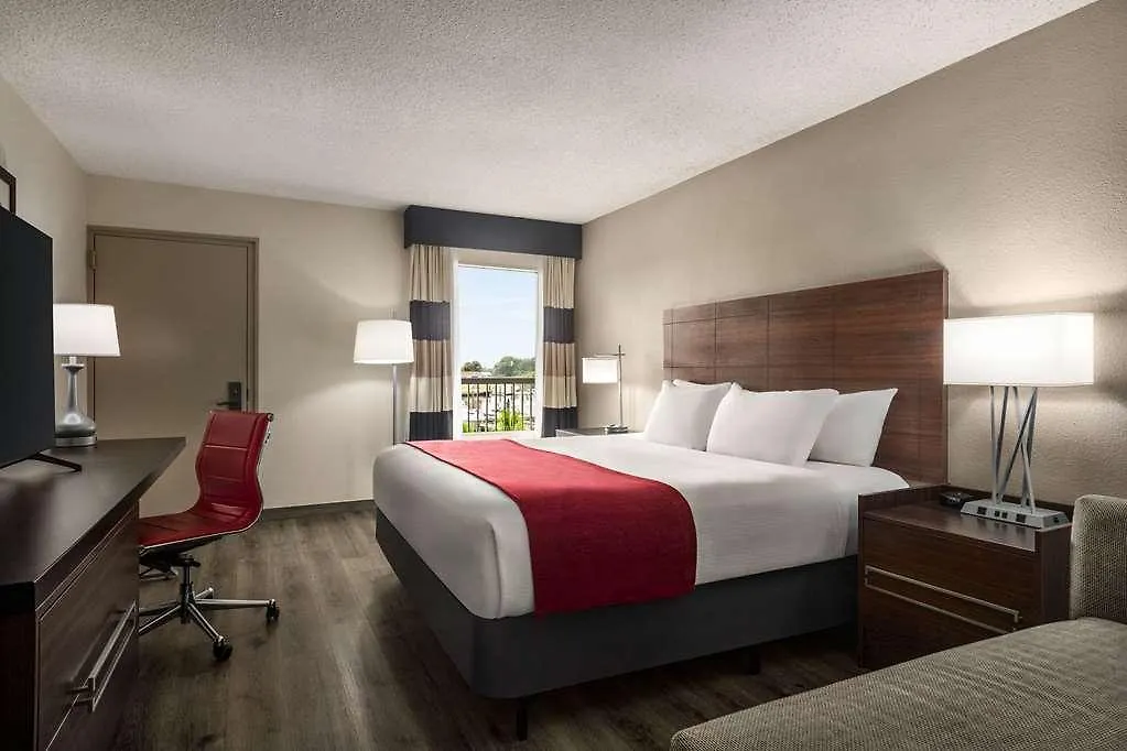 Ramada By Wyndham Sarasota Waterfront Otel