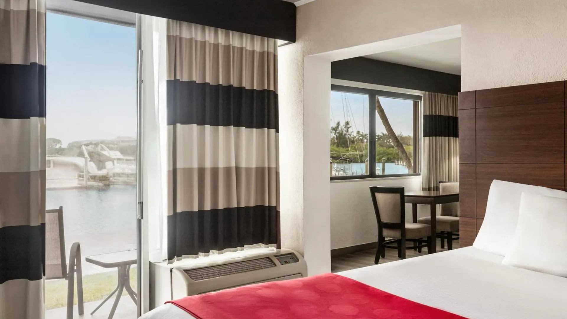 Ramada By Wyndham Sarasota Waterfront Otel
