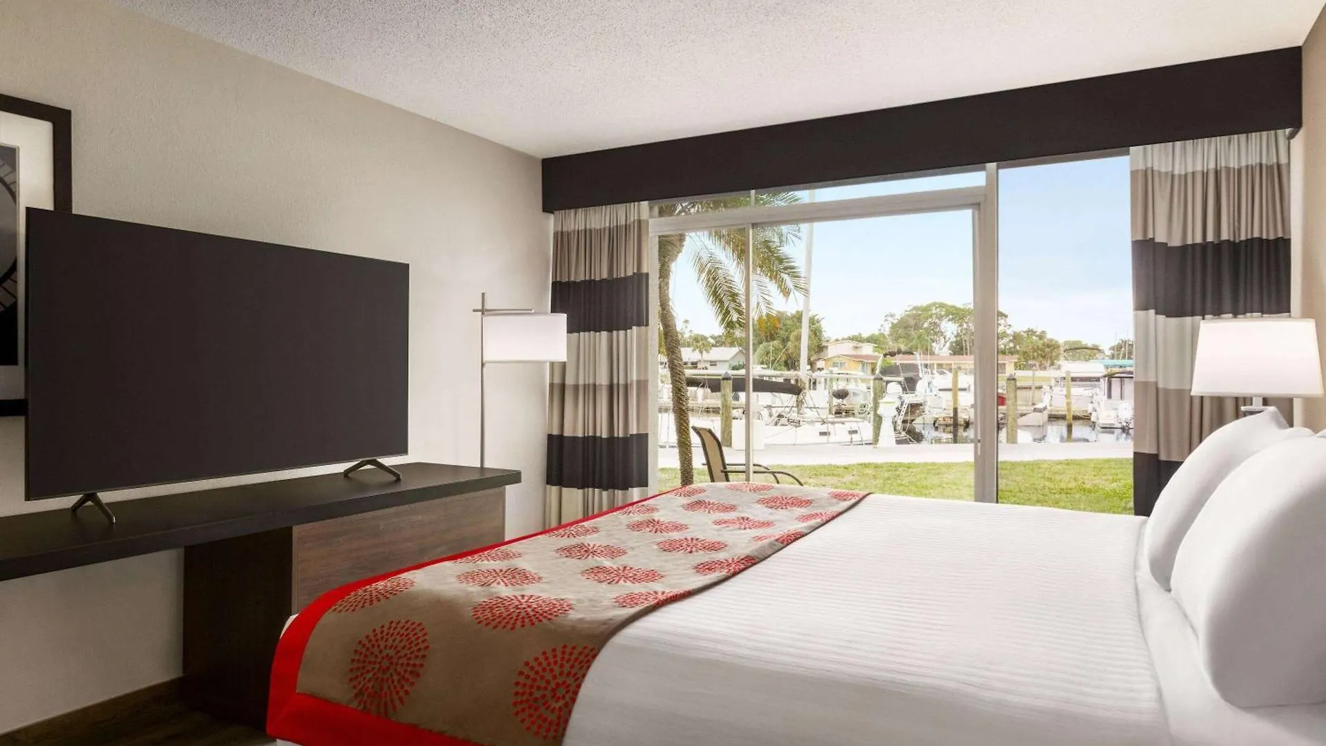 Ramada By Wyndham Sarasota Waterfront Otel