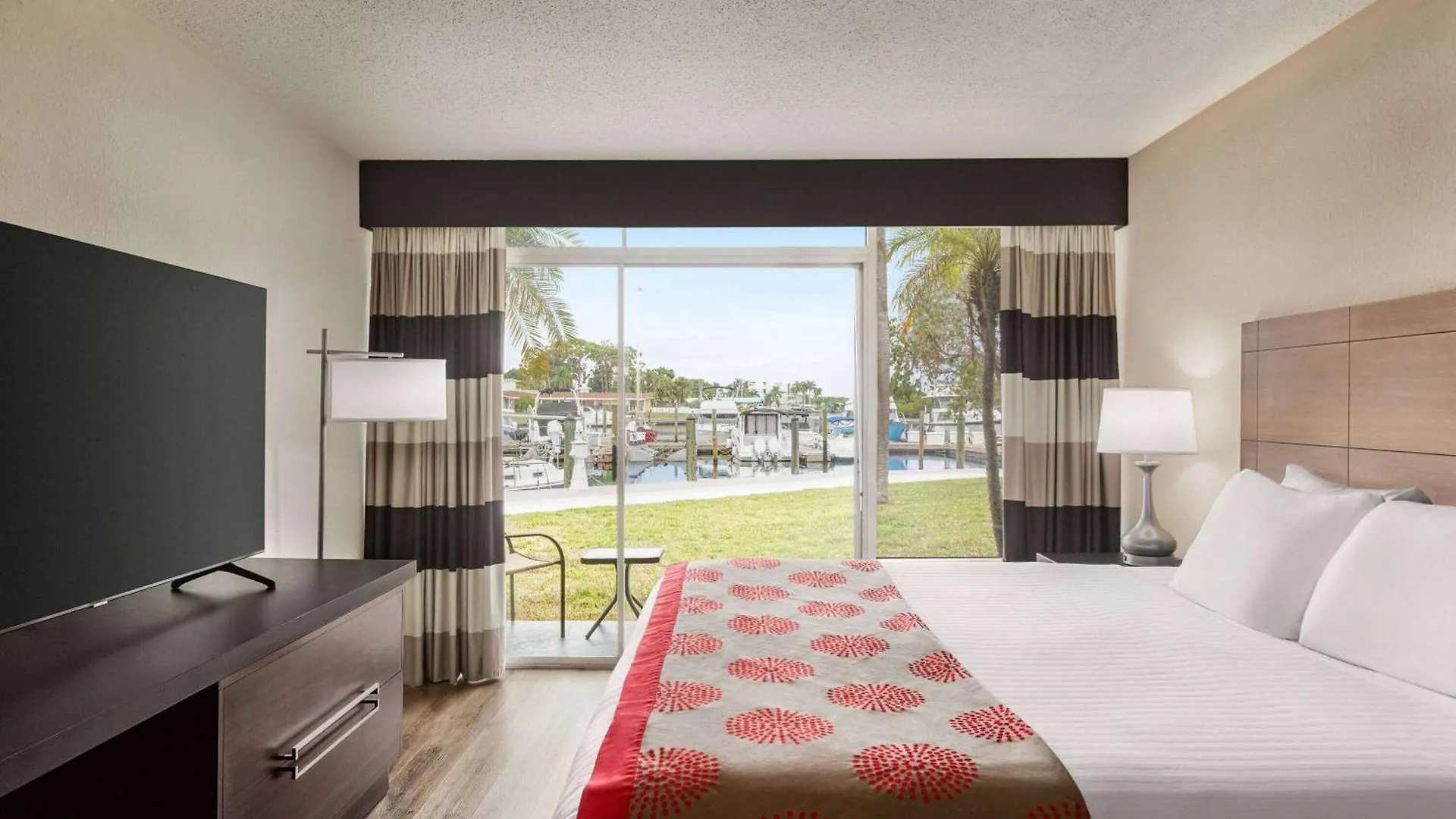 Ramada By Wyndham Sarasota Waterfront Otel
