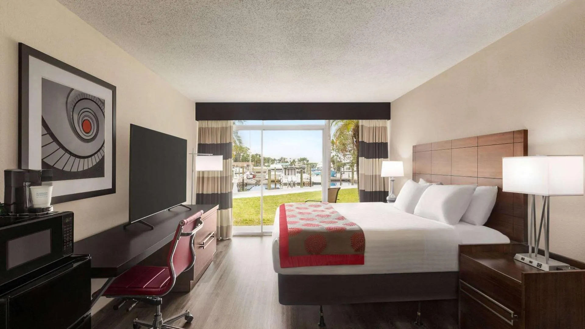 Ramada By Wyndham Sarasota Waterfront Otel