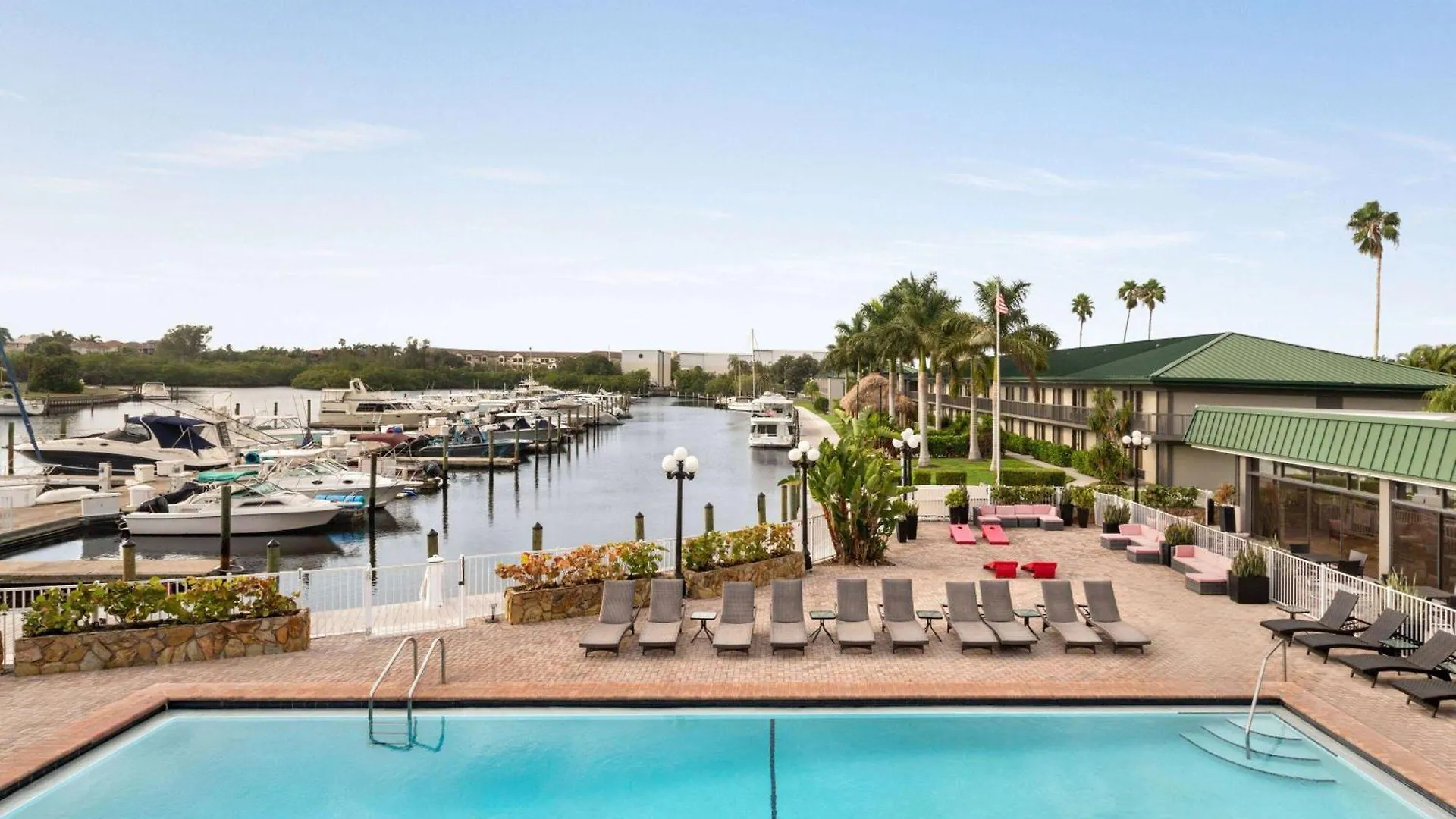Ramada By Wyndham Sarasota Waterfront Otel