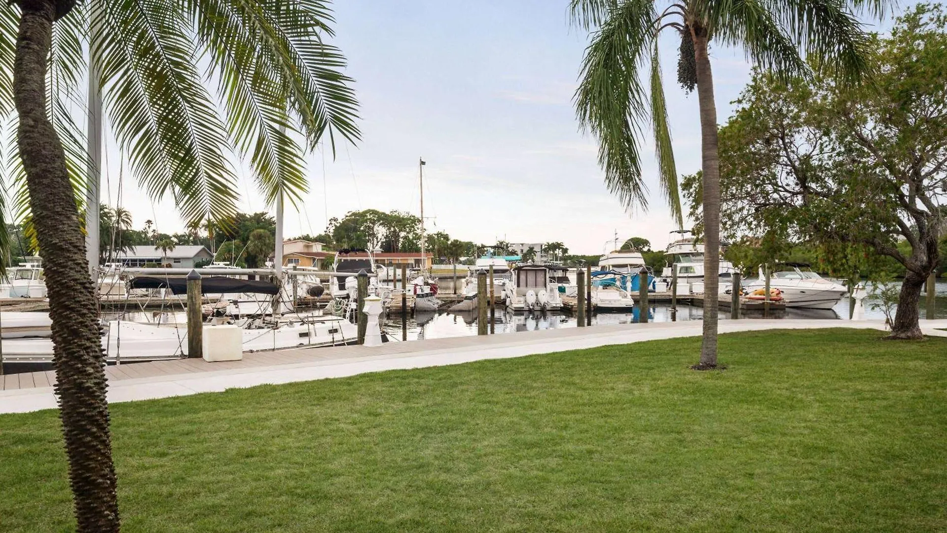 Ramada By Wyndham Sarasota Waterfront Otel