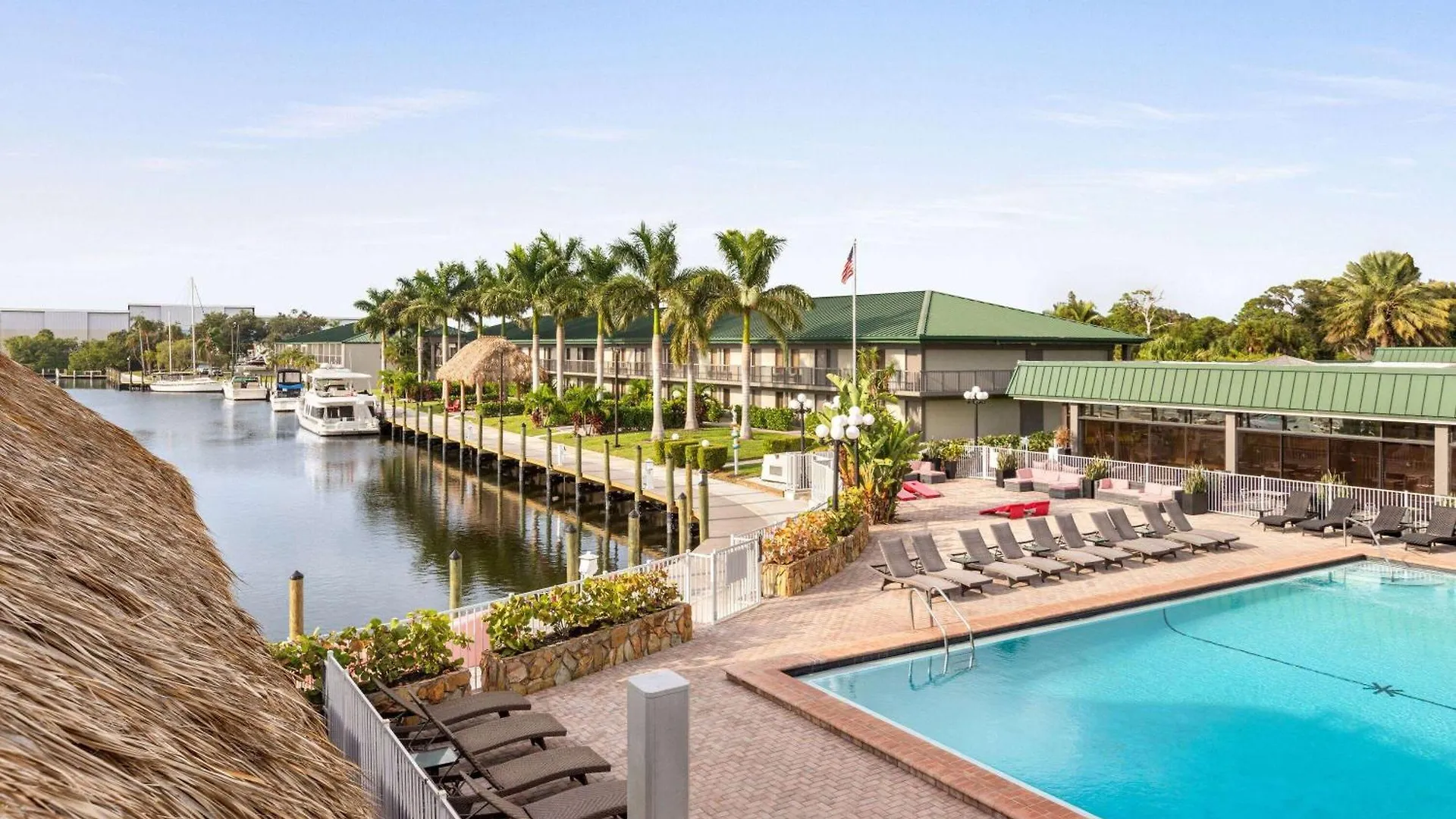 Ramada By Wyndham Sarasota Waterfront Otel